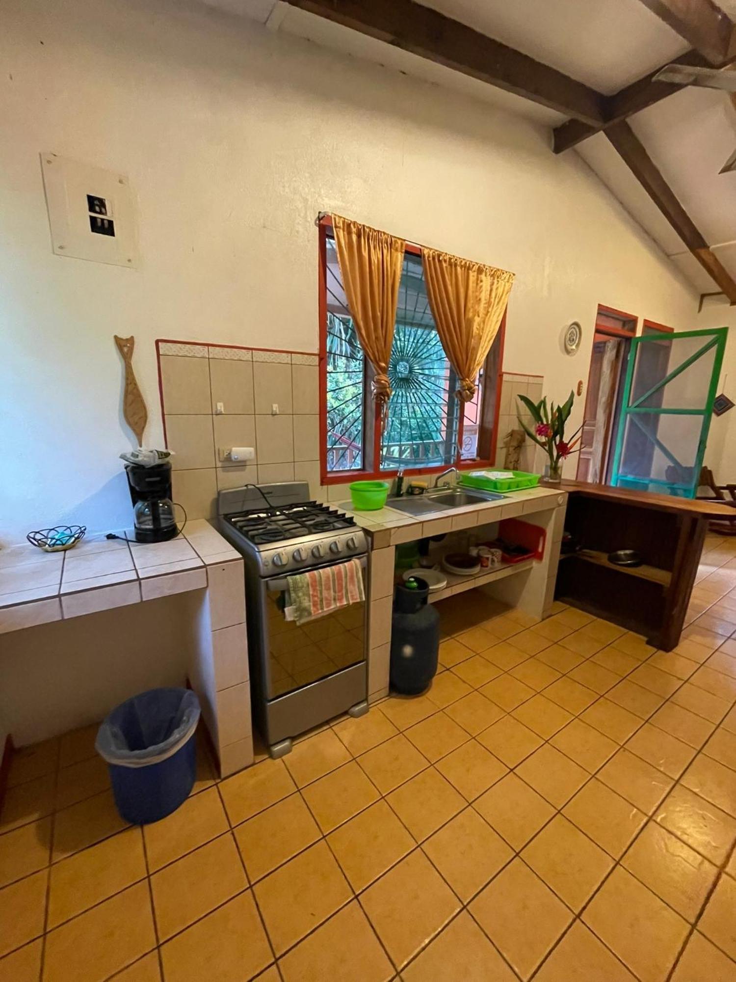 Cabinas Caribe Luna Cahuita Buitenkant foto