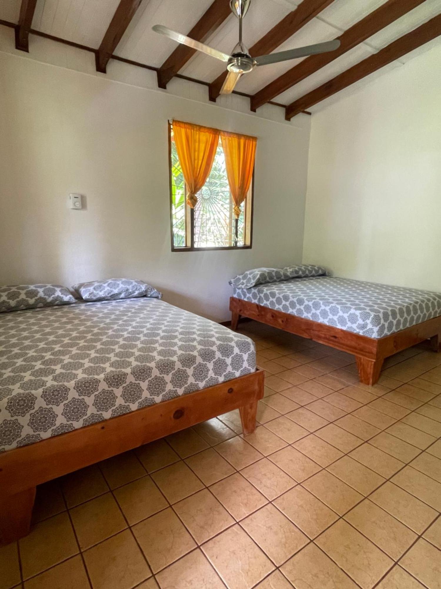 Cabinas Caribe Luna Cahuita Buitenkant foto
