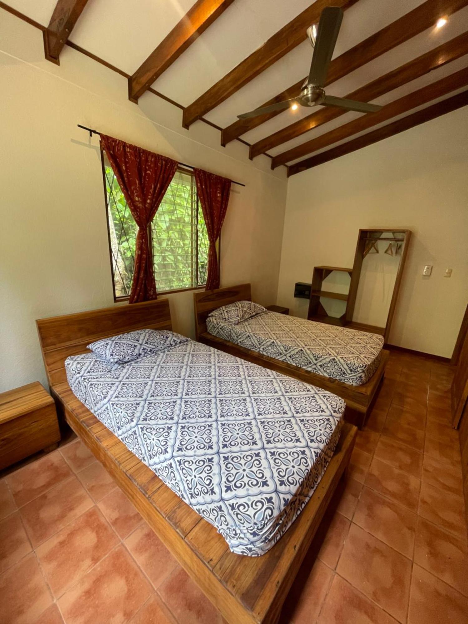 Cabinas Caribe Luna Cahuita Buitenkant foto