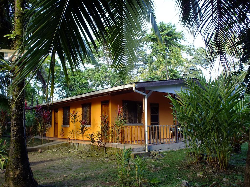 Cabinas Caribe Luna Cahuita Buitenkant foto