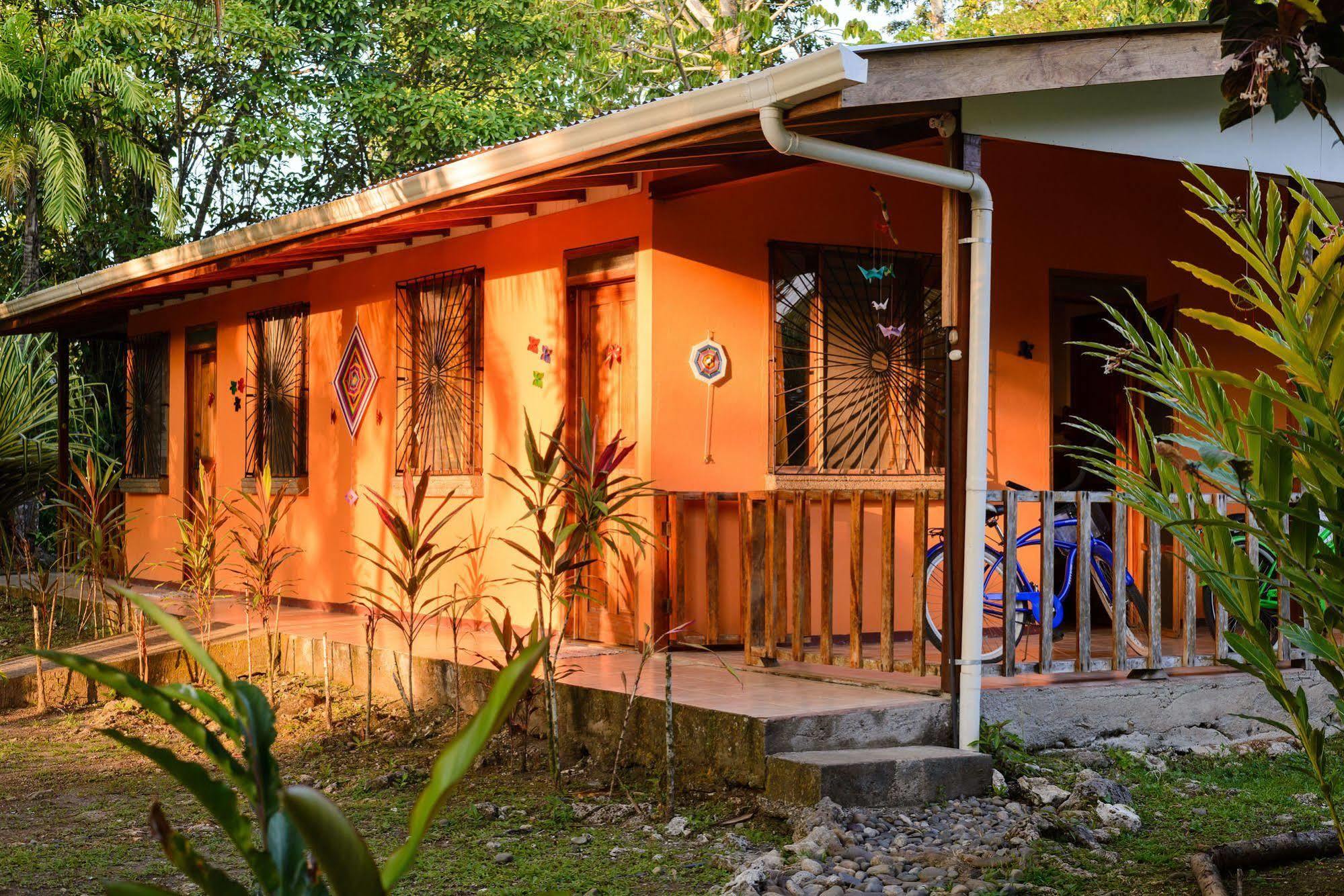 Cabinas Caribe Luna Cahuita Buitenkant foto